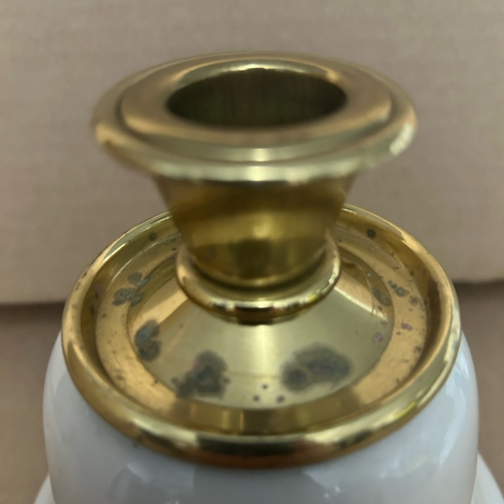 Festive White and Gold Candle Holder - Picture 2 of 7